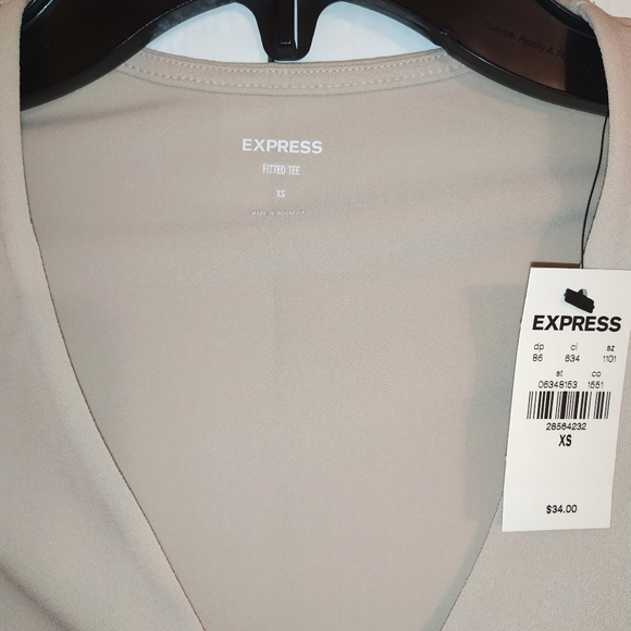 EXPRESS nwt fitted tee short sleeve xs - Picture 3 of 3